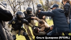Разгон протестной акции в Хабаровске 10 октября 2020 года