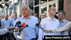 Andrija Mandić i Milan Knežević ispred zgrade suda u Podgorici