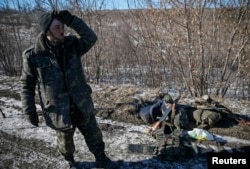 Український військовий після відступу з Дебальцевського плацдарму. Околиці Артемівська. 18 лютого 2015 року