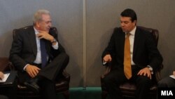 Средба на министрите за надворешни работи на Македонија и Грција Никола Попоски и Димитрис Аврамопулос.