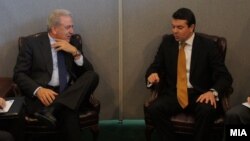 Средба на министрите за надворешни работи на Македонија и Грција Никола Попоски и Димитрис Аврамопулос, 2012.