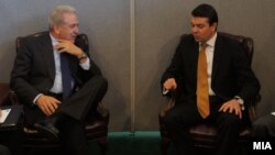 Средба на министрите за надворешни работи на Грција и Македонија, Димитрис Аврамопулос и Никола Попоски во Њујорк на 24 септември 2012 година. 