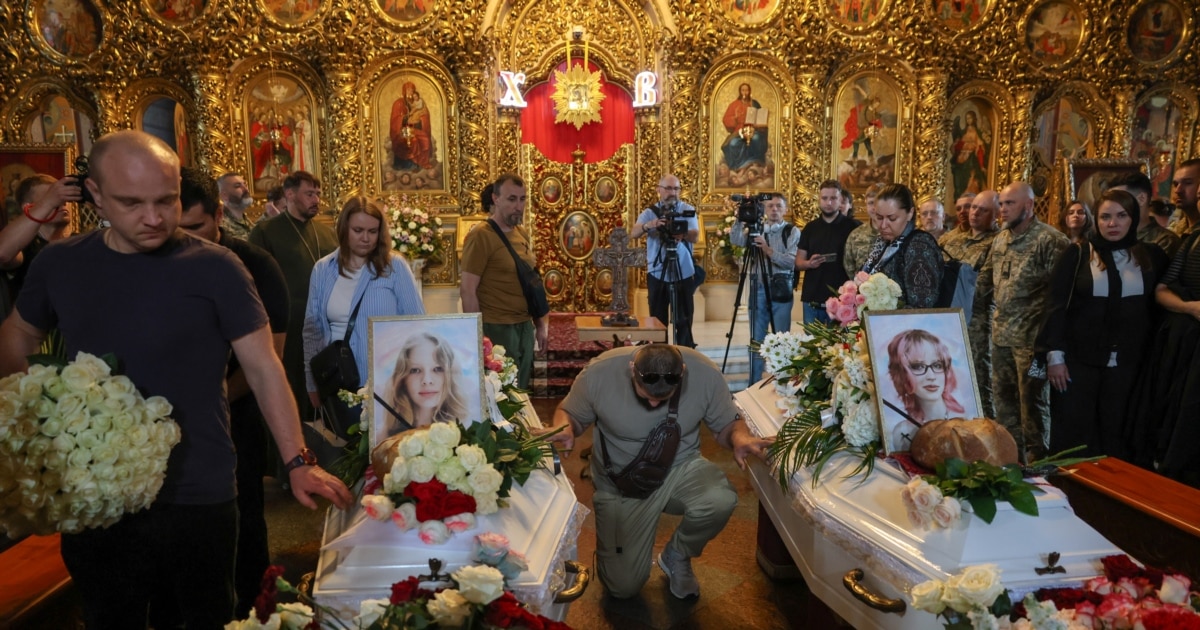 У Києві попрощалися із сестрами Яковлєвими, які загинули через російський удар
