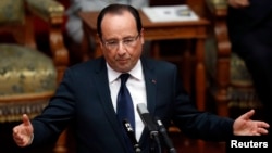 Президент Франции Франсуа Олланд во время выступления (архив)