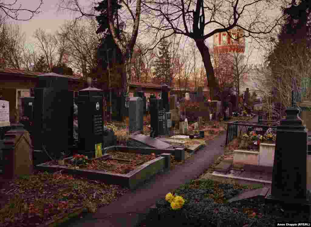 Every December, Moscow&#39;s winter sun sets at around 4 p.m. But the cemetery -- with its some 27,000 graves -- can be explored under the faint glow of the city outside until 5 p.m when it closes.&nbsp;