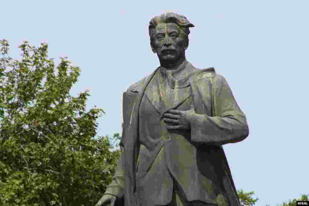 Bakı heykəllərinin ürəyindən nə keçir? #17