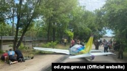 За попередньою інформацією, причиною аварії могло стати погіршення самопочуття пілота, який був за штурвалом