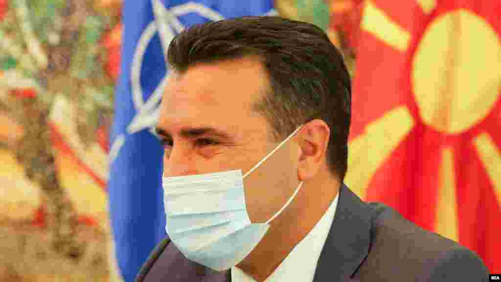 СЕВЕРНА МАКЕДОНИЈА - Премиерот Зоран Заев изјави дека очекува Парламентот да почне да работи онлајн, откако двајца пратеници излегоа позитивни на Ковид-19. Тој верува дека власта и опозицијата ќе се договорат да работат онлајн и на таков начин да биде изгласан и Буџетот и информираше дека следната владина седница ќе биде, исто така, онлајн по препорака на здравствените власти.