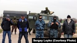 Представники проросійського загону «самооборони» в Криму. Березень 2014 року