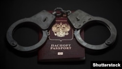 За даними слідства, озброєний російський військовий погрожував ветеранам АТО вбивством і вимагав повідомити інформацію про розташування позицій ЗСУ