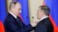 Vladimir Putin îl decorează pe Arkady Rotenberg, martie 2020
