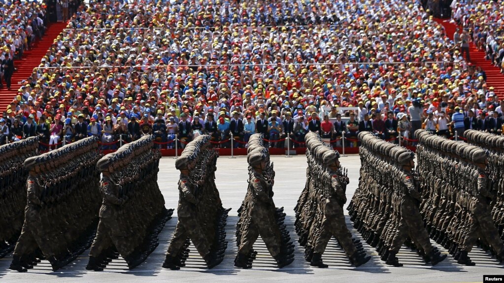 Қытай армиясы сарбаздары Пекиндегі әскери парада кезінде. 3 қыркүйек 2015 жыл. (Көрнекі сурет.)