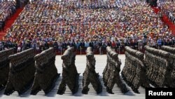 Қытай армиясы сарбаздары Пекиндегі әскери парада кезінде. 3 қыркүйек 2015 жыл. (Көрнекі сурет.)