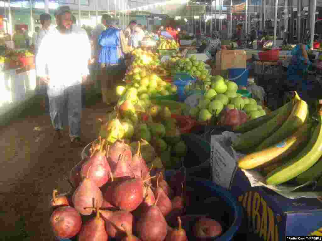 Дар арафаи иди Фитр нархи наво дар бозорҳои Тоҷикистон чун ҳамеша ба осмон "парвоз" кард