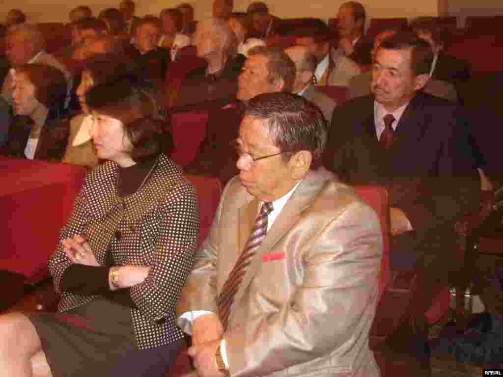 Коммунистер Жогорку Кеңеште сегиз орунду ээлеп турушат. - Kyrgyzstan -Congress of Communist Party To Nominate Its Candidate to Presidential Election. 2May2009