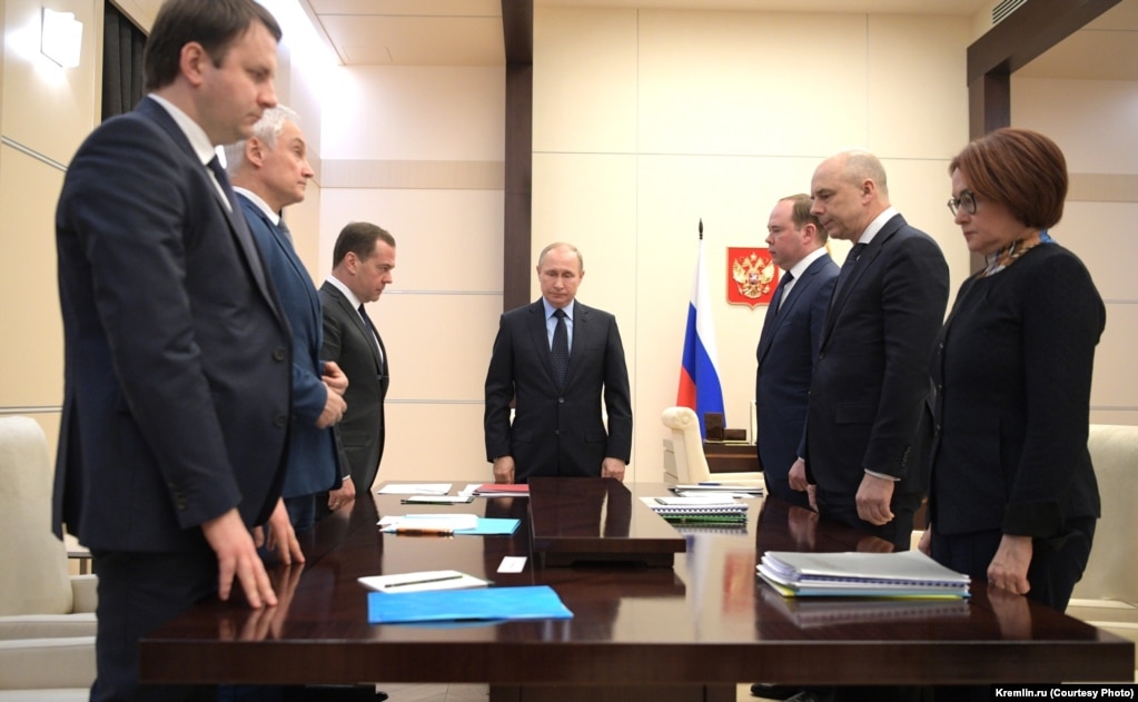 Një takim me zyrtarët pas zjarrit në qendrën tregtare Winter Cherry në Kemerovo, në një zyrë replikë në rezidencën Valdai. 28 mars 2018