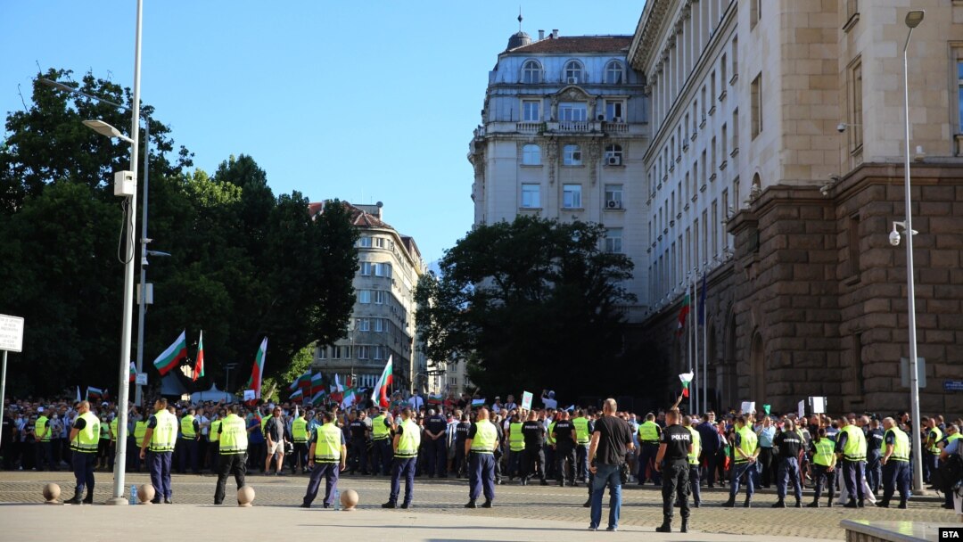 Mii de oameni au protestat în capitala Sofia față de Guvern