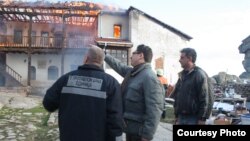 Градоначалникот на општина Прилеп Марјан Ристевски во посета на Манастирскиот комплекс Трескавец кој беше зафатен од пожар.