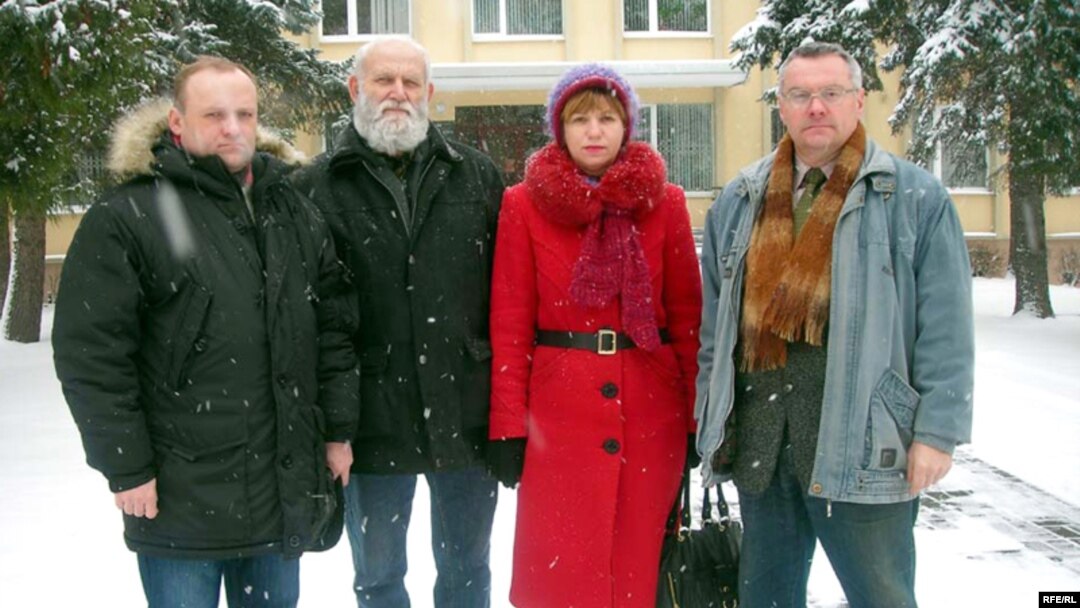 Раман Юргель, Валеры Шчукін Зінаіда Цімошык і Мікола Уласевіч пасьля судовага працэсу ў Горадні. 