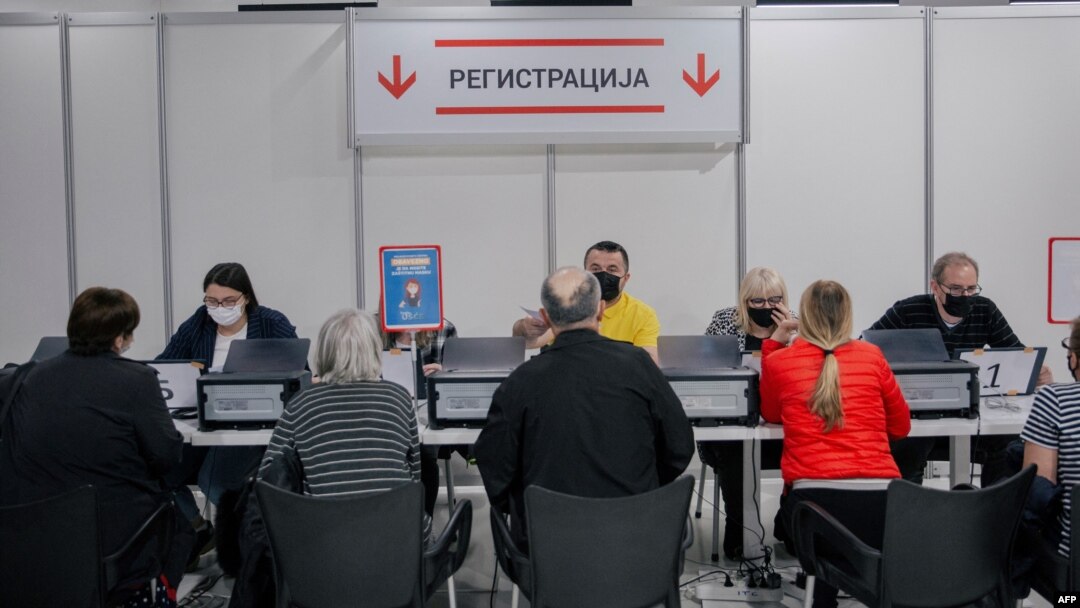 Some Bosnians went to Serbia to get vaccinated against COVID-19.