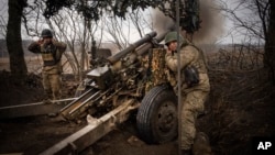Українські військові на позиціях поблизу Авдіївки, березень 2024 року