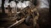 Українські військові ведуть вогонь по російських позиціях поблизу Авдіївки на Донеччині, 22 березня 2024 року