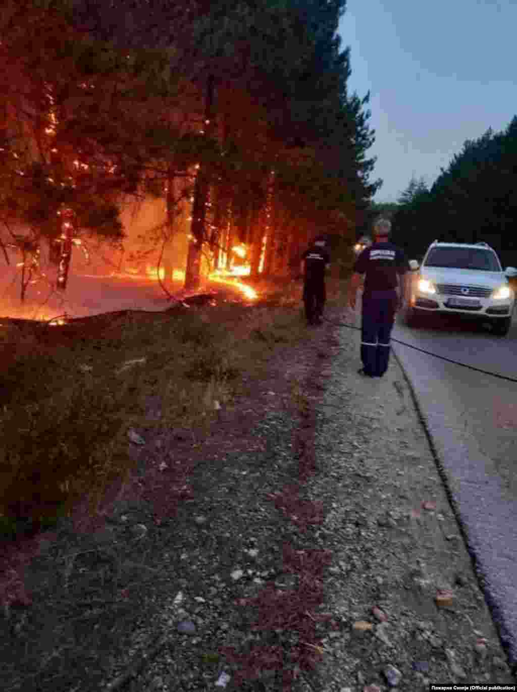 Пожарникарите од Скопје помагаат во гаснењето на пожарите во Кочани и во Старо Нагоричане