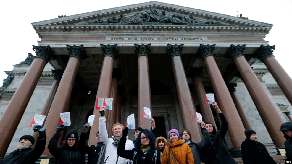 Protest against the transfer the St. Isaac's Cathedral to the Russian Orthodox Church in St. Petersburg