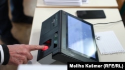 Identifikacija birača na izbornom mjestu u Sarajevu