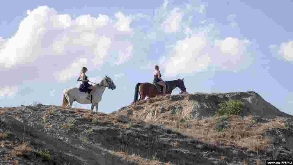 В Орджоникидзе популярны конные прогулки