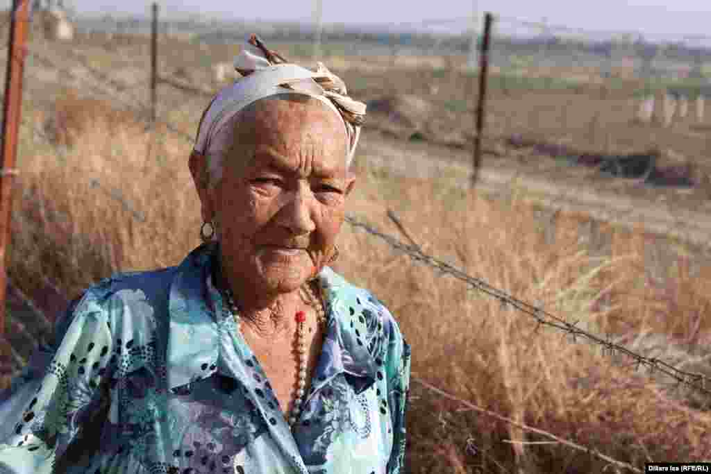 Дарига Аликулова живет в селе 68 лет. Многодетная женщина вспоминает, что до демаркации границы социальное положение жителей Достыка было хорошим. Последние 15 лет жители страдают от безработицы. &nbsp;&nbsp;