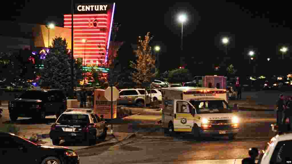 Amerikanın Colorado ştatındakı Aurora şəhərində gülləkeçirməz jilet və əleyhqaz geymiş bir silahlı şəxs ticarət mərkəzindəki kinoteatra daxil olaraq tamaşaçılara atəş açıb. Polis silahlını həbs edib. O 24 yaşlı ağdərili amer
