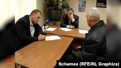 Олег Ситько та Віталій Борт під час прийому громадян в Макіївці