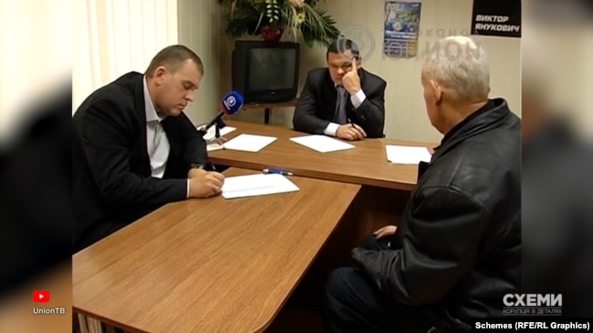 Олег Ситько та Віталій Борт під час прийому громадян в Макіївці