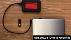 СБУ вилучила у командира носії інформації з обмеженим доступом