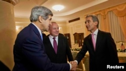 John Kerry, Nicolae Timofti şi Iurie Leancă la reşedinţa de stat din Chişinău