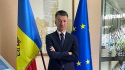 Alexandru Balan, într-o fotografie postată pe pagina sa de Facebook, înfățișându-l pe holul Judecătoriei Buiucani, instanța unde este judecat într-un dosar de conducere în stare de ebrietate.