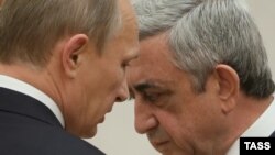 Серж Саргсян (справа) и Владимир Путин 