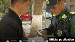 ارشیف، انځور تزئیني بڼه لري.