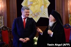 Poroșenko cu patriarhul ecumenic Bartolomeu la Istanbul