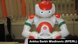 Хорватиялық жас мамандар жасап шығарған Рене есімді робот. Загреб, 13 қаңтар 2014 жыл.