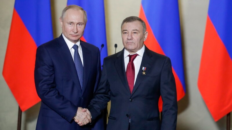 Miku i Putinit thotë se ai është pronar i ‘pallatit të Putinit’