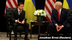 Президент України Володимир Зеленський (ліворуч) і 45-й президент США Дональд Трамп. Нью-Йорк, 25 вересня 2019 року