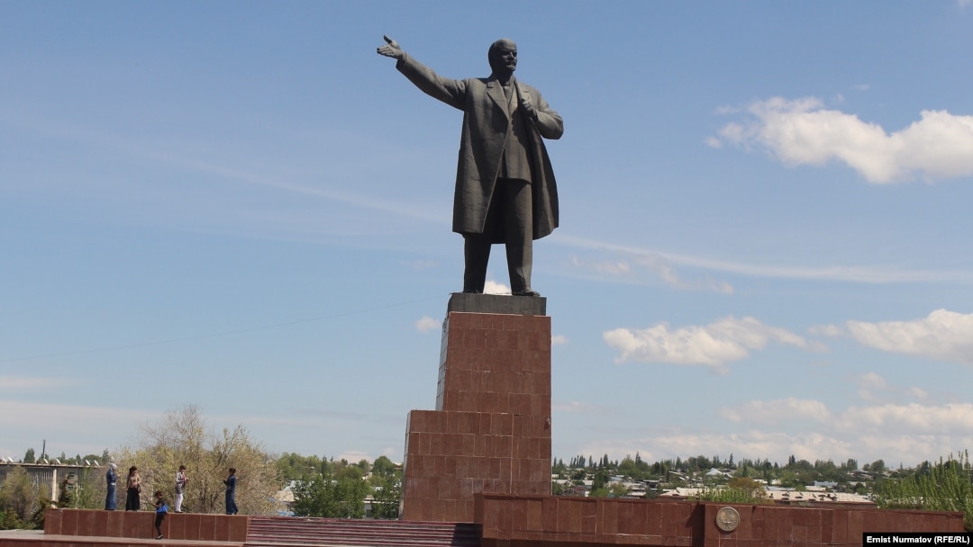 Памятник Ленину в Оше