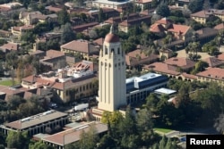 Стэнфордский университет, alma mater Питера Тиля и Алекса Карпа