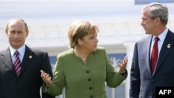 انگلا مرکل، صدر اعظم آلمان توانست سران قدرت های G8 را بر مقابله با گرمایش زمین متقاعد کند.