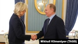 Marine Le Pen Vladimir Putin-lə görüşdə, mart, 2017-ci il