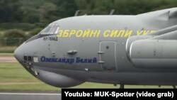 Один з «Ілів», що літають зараз за кордон, носить ім’я Олександра Бєлого