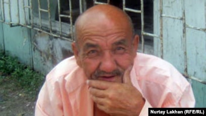 жалаңаш қыздар байланған