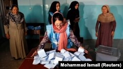 کمیسیون شکایات انتخاباتی افغانستان می‌گوید روند ‌دسته‌بندی شکایات فعلاً در کابل، تخار و بامیان آغاز شده است